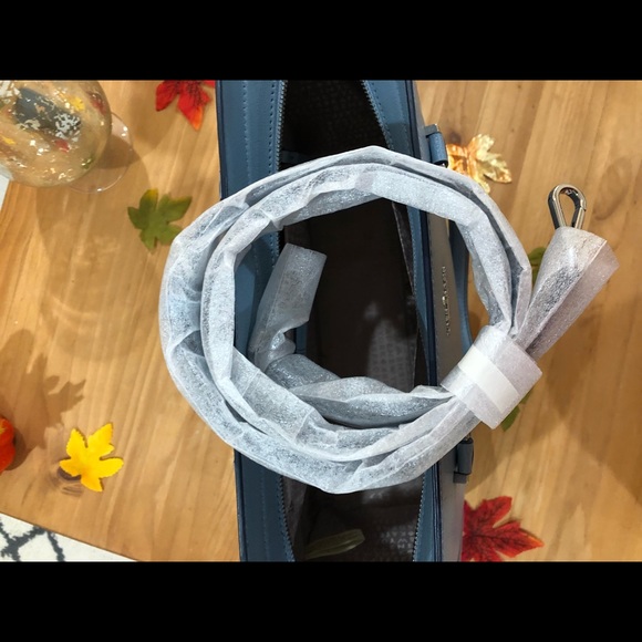 Authentic Kate spade ♠️ purse - Picture 2 of 5